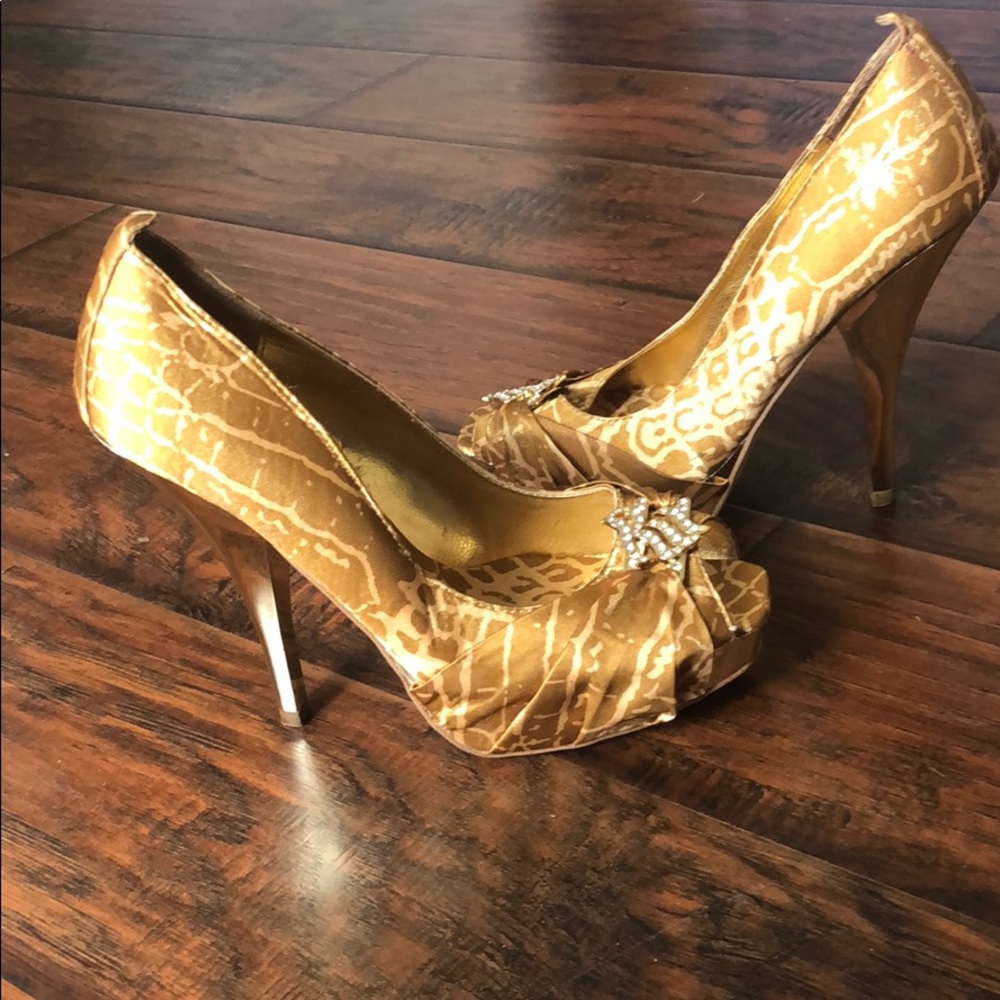 Rocawear high heel open toes shoes - like new!
